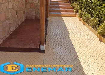 Pavimento hormigón impreso, moldes ladrillos en espiga