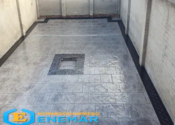 Patio hormigón impreso, moldes piedra inglesa