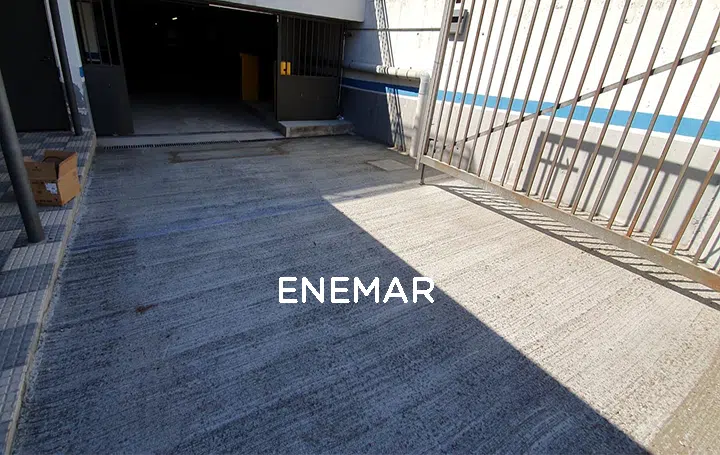 Pavimento de hormigón rayado en Toledo