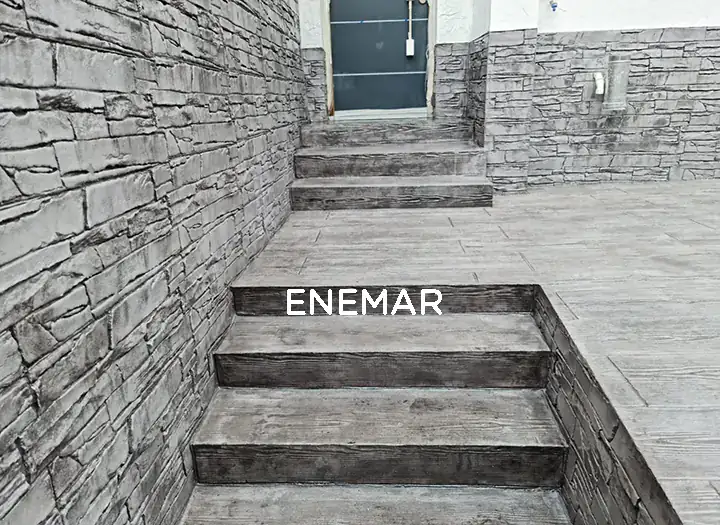 Hormigón impreso vertical Toledo paredes y escalera